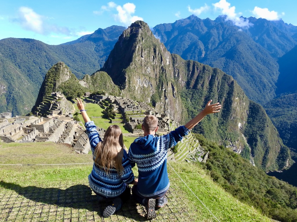 Steffi und Matthias vor dem UNESCO-Weltnaturerbe Machu Picchu