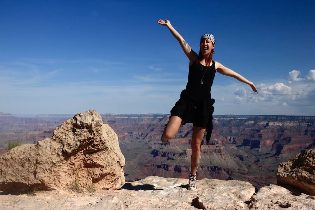 Sarah vorm Grand Canyon auf ihrem Roadtrip durch die USA